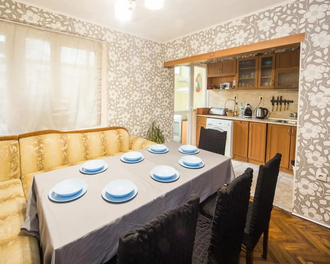 Big - 2 Bedrooms Apartment On Bulair Str
